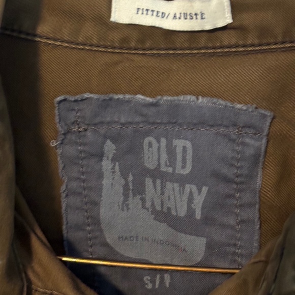Old Navy Classic Fit Everyday Shirt - Picture 2 of 5